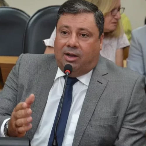Deputado Penalva quer caixa adaptado para cadeirantes em bancos