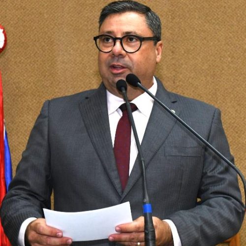 Penalva propõe política estadual para fortaleceralfabetização digital e regulamentar uso de Inteligência Artificial nas escolas públicas da Bahia